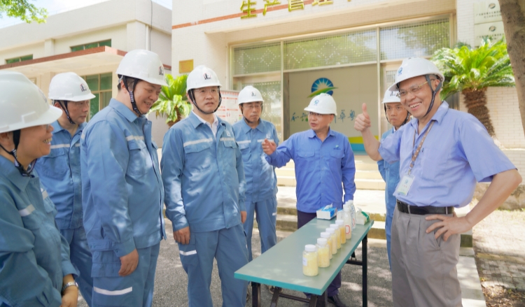 中石化黨組成員副總經(jīng)理萬濤一行到樹脂公司調(diào)研 (1)_副本.jpg